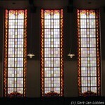 Drie glas-in-loodraam bij de ingang.
<br/>
Gert-Jan Lobbes, 2016